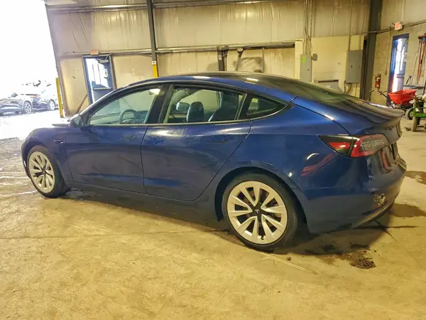 5YJ3E1EA4NF286921 2022 TESLA MODEL 3 - Image 2
