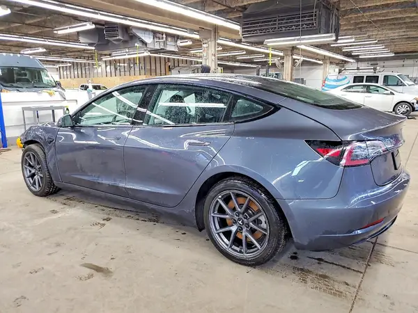 5YJ3E1EA4NF287065 2022 TESLA MODEL 3 - Image 2