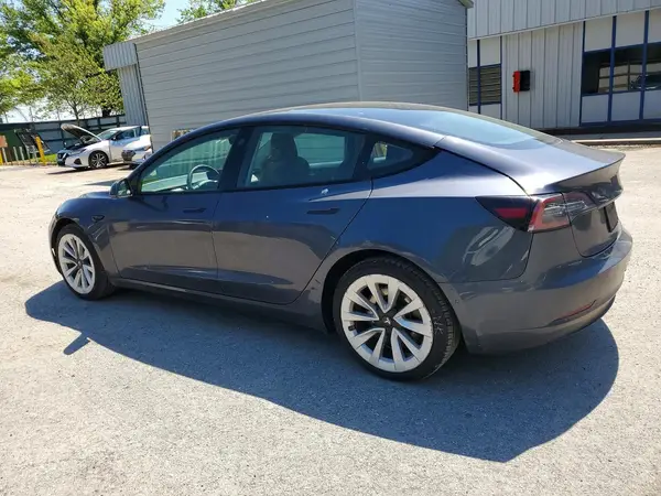 5YJ3E1EA4NF289107 2022 TESLA MODEL 3 - Image 2