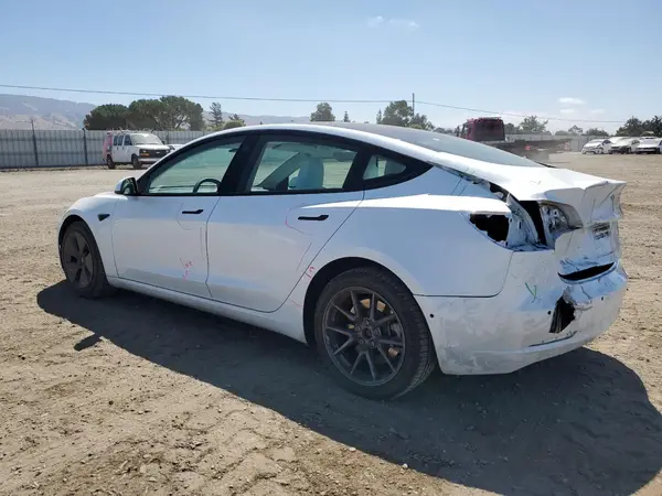 5YJ3E1EA4NF352108 2022 TESLA MODEL 3 - Image 2