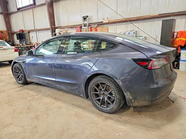5YJ3E1EA4NF353632 2022 TESLA MODEL 3 - Image 2