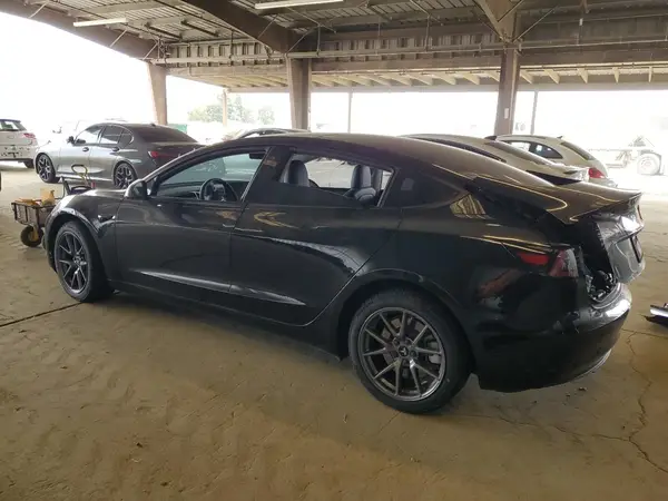 5YJ3E1EA4NF355588 2022 TESLA MODEL 3 - Image 2