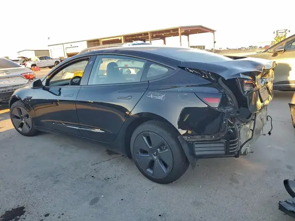 5YJ3E1EA4NF358717 2022 TESLA MODEL 3 - Image 2