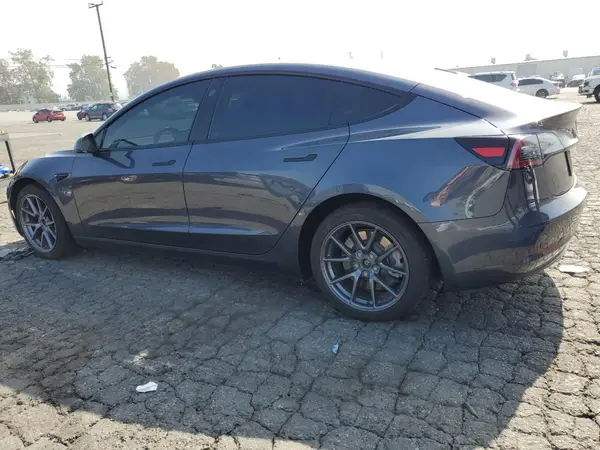 5YJ3E1EA4NF359379 2022 TESLA MODEL 3 - Image 2