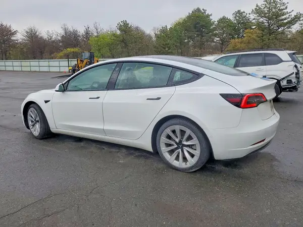 5YJ3E1EA4NF369572 2022 TESLA MODEL 3 - Image 2