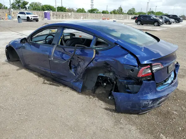 5YJ3E1EA4NF371323 2022 TESLA MODEL 3 - Image 2