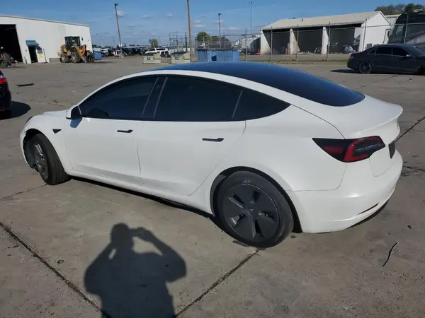 5YJ3E1EA4PF413394 2023 TESLA MODEL 3 - Image 2