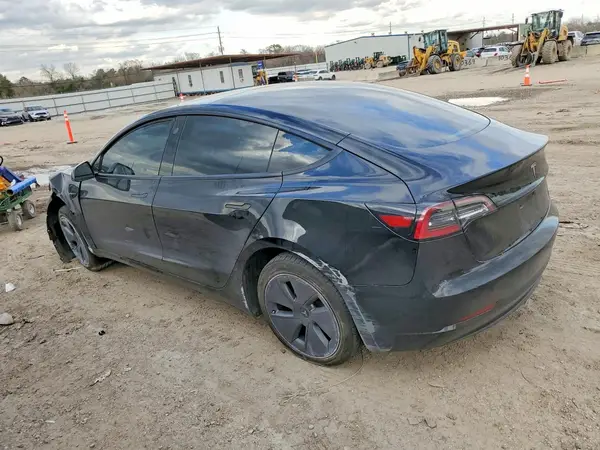 5YJ3E1EA4PF426517 2023 TESLA MODEL 3 - Image 2