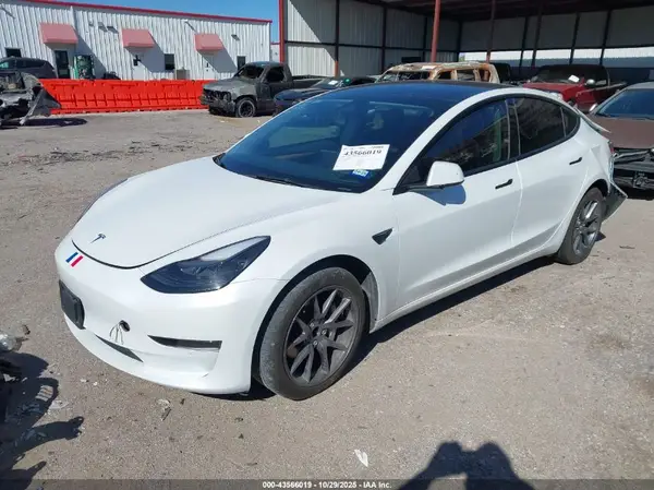5YJ3E1EA4PF429076 2023 TESLA MODEL 3 - Image 2