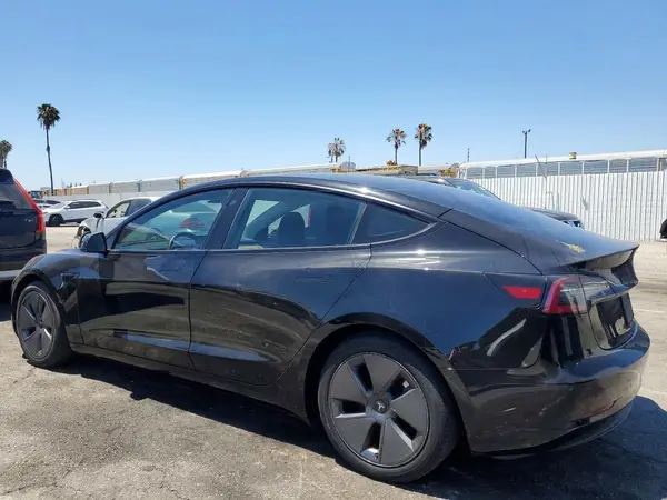 5YJ3E1EA4PF432625 2023 TESLA MODEL 3 - Image 2