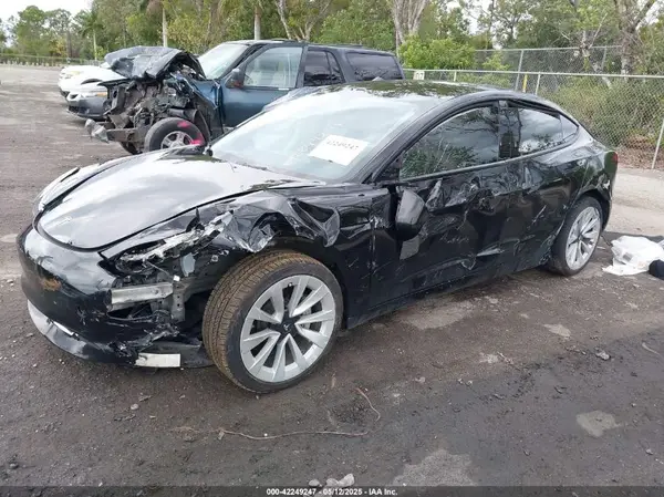 5YJ3E1EA4PF433466 2023 TESLA MODEL 3 - Image 2