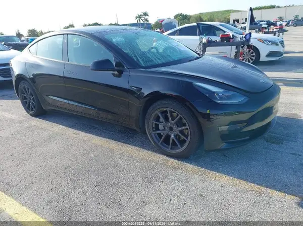 5YJ3E1EA4PF433774 2023 TESLA MODEL 3 - Image 1