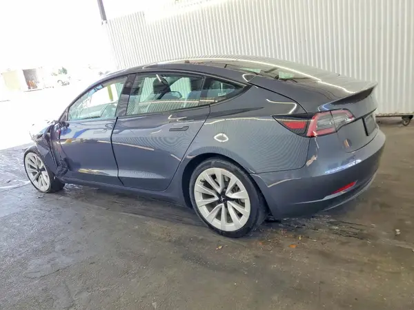 5YJ3E1EA4PF436464 2023 TESLA MODEL 3 - Image 2