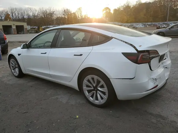 5YJ3E1EA4PF437386 2023 TESLA MODEL 3 - Image 2
