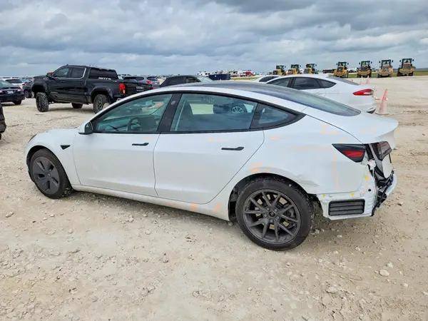 5YJ3E1EA4PF453913 2023 TESLA MODEL 3 - Image 2