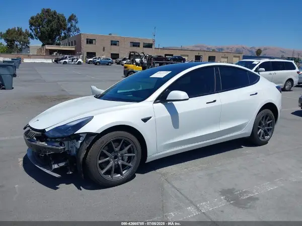 5YJ3E1EA4PF454754 2023 TESLA MODEL 3 - Image 2
