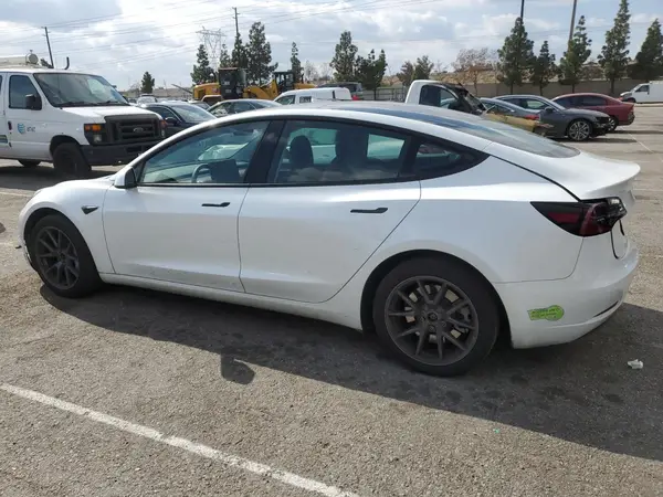 5YJ3E1EA4PF461784 2023 TESLA MODEL 3 - Image 2