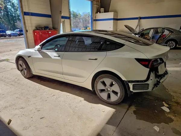 5YJ3E1EA4PF477578 2023 TESLA MODEL 3 - Image 2