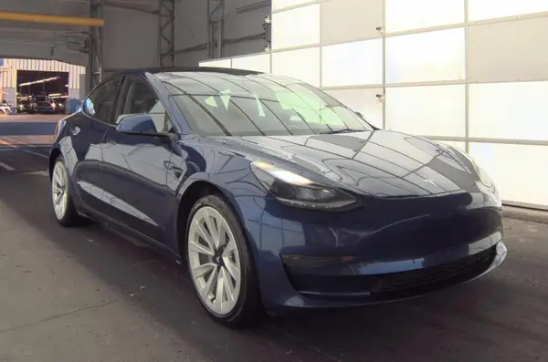 5YJ3E1EA4PF493005 2023 TESLA MODEL 3 - Image 2