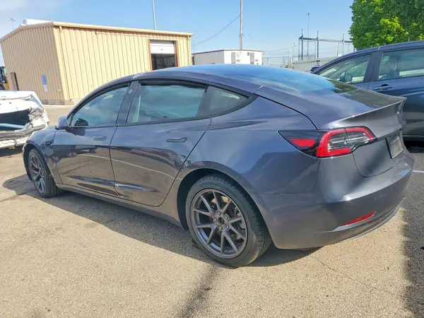 5YJ3E1EA4PF495465 2023 TESLA MODEL 3 - Image 2