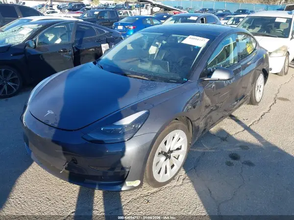 5YJ3E1EA4PF495689 2023 TESLA MODEL 3 - Image 2