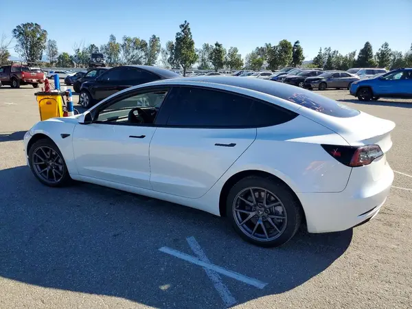 5YJ3E1EA4PF500888 2023 TESLA MODEL 3 - Image 2