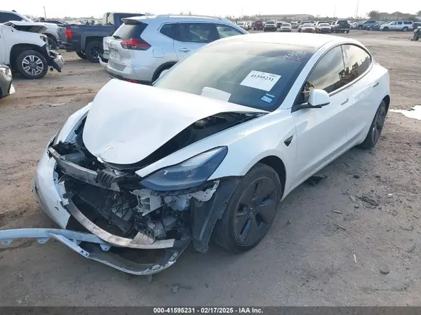 5YJ3E1EA4PF501099 2023 TESLA MODEL 3 - Image 2