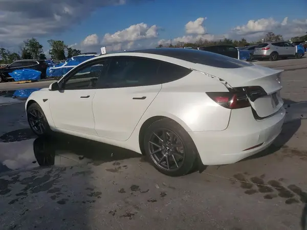 5YJ3E1EA4PF512720 2023 TESLA MODEL 3 - Image 2