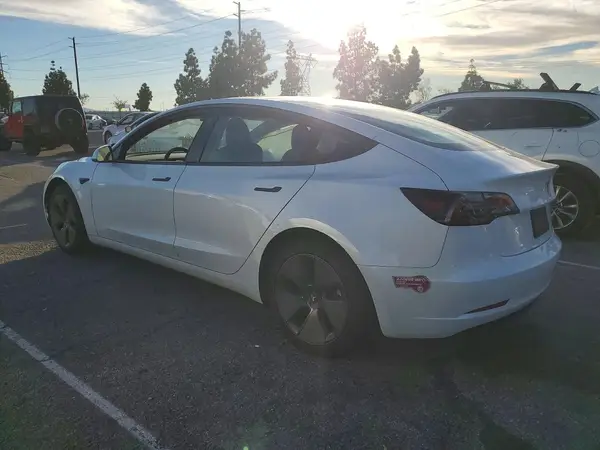 5YJ3E1EA4PF542073 2023 TESLA MODEL 3 - Image 2
