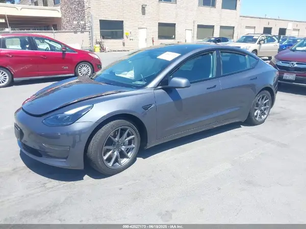 5YJ3E1EA4PF545281 2023 TESLA MODEL 3 - Image 2
