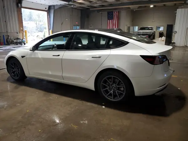5YJ3E1EA4PF549296 2023 TESLA MODEL 3 - Image 2