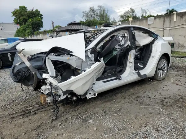 5YJ3E1EA4PF551663 2023 TESLA MODEL 3 - Image 1