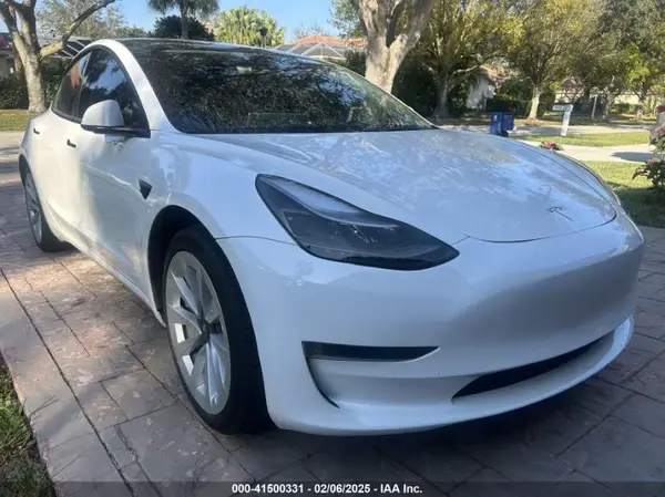 5YJ3E1EA4PF555051 2023 TESLA MODEL 3 - Image 1