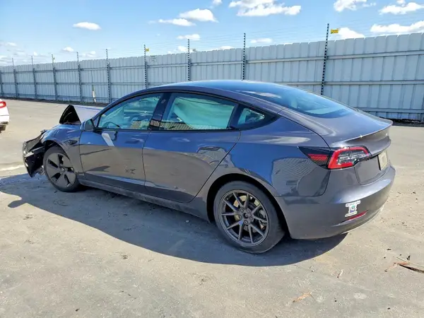 5YJ3E1EA4PF562937 2023 TESLA MODEL 3 - Image 2