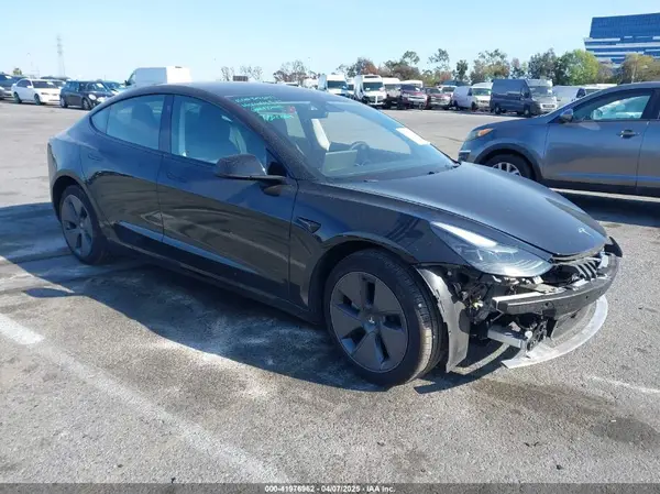 5YJ3E1EA4PF571895 2023 TESLA MODEL 3 - Image 1