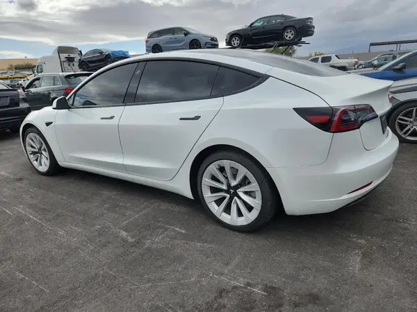 5YJ3E1EA4PF610257 2023 TESLA MODEL 3 - Image 2