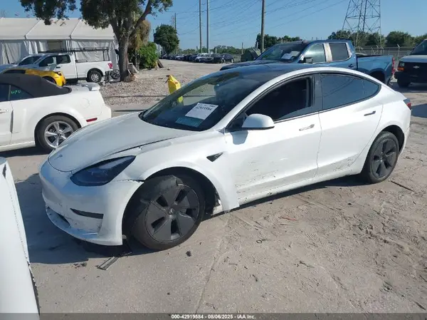 5YJ3E1EA4PF624921 2023 TESLA MODEL 3 - Image 2