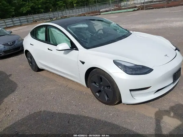 5YJ3E1EA4PF644621 2023 TESLA MODEL 3 - Image 1
