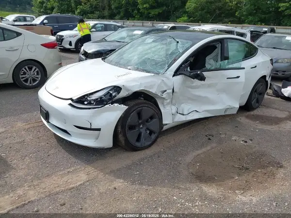 5YJ3E1EA4PF644621 2023 TESLA MODEL 3 - Image 2