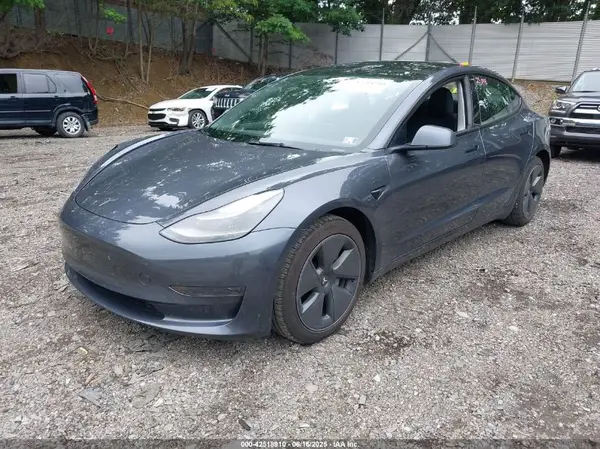 5YJ3E1EA4PF657112 2023 TESLA MODEL 3 - Image 2