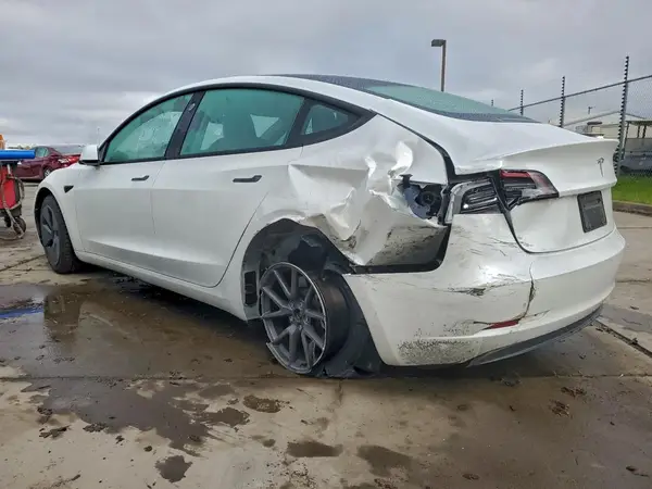 5YJ3E1EA4PF664013 2023 TESLA MODEL 3 - Image 2