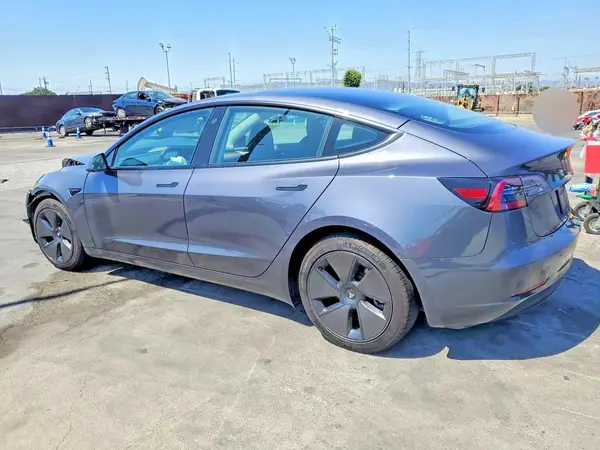 5YJ3E1EA4PF664710 2023 TESLA MODEL 3 - Image 2