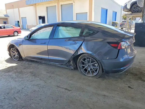 5YJ3E1EA4PF667025 2023 TESLA MODEL 3 - Image 2