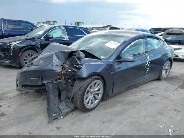5YJ3E1EA4PF670300 2023 TESLA MODEL 3 - Image 2