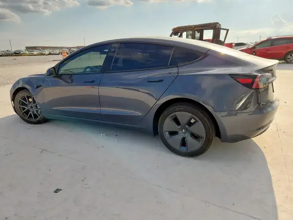 5YJ3E1EA4PF673049 2023 TESLA MODEL 3 - Image 2