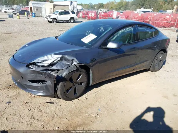 5YJ3E1EA4PF676338 2023 TESLA MODEL 3 - Image 2