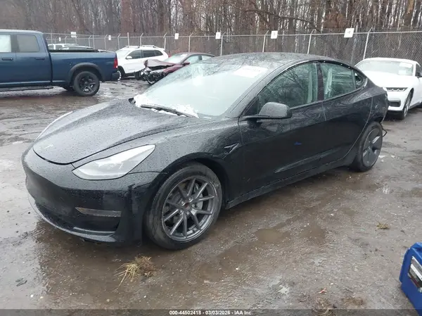 5YJ3E1EA4PF679739 2023 TESLA MODEL 3 - Image 2