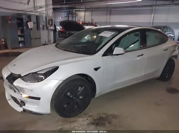 5YJ3E1EA4PF680857 2023 TESLA MODEL 3 - Image 2