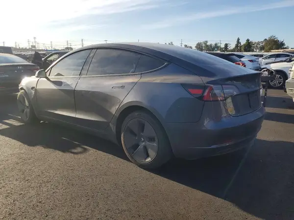5YJ3E1EA4PF683886 2023 TESLA MODEL 3 - Image 2