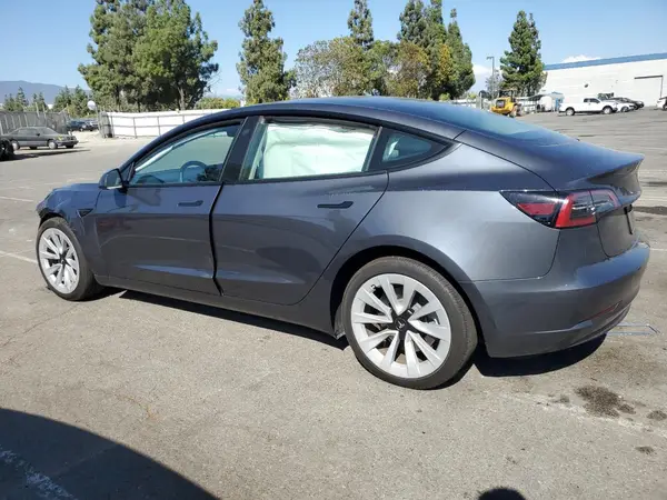 5YJ3E1EA4PF687680 2023 TESLA MODEL 3 - Image 2